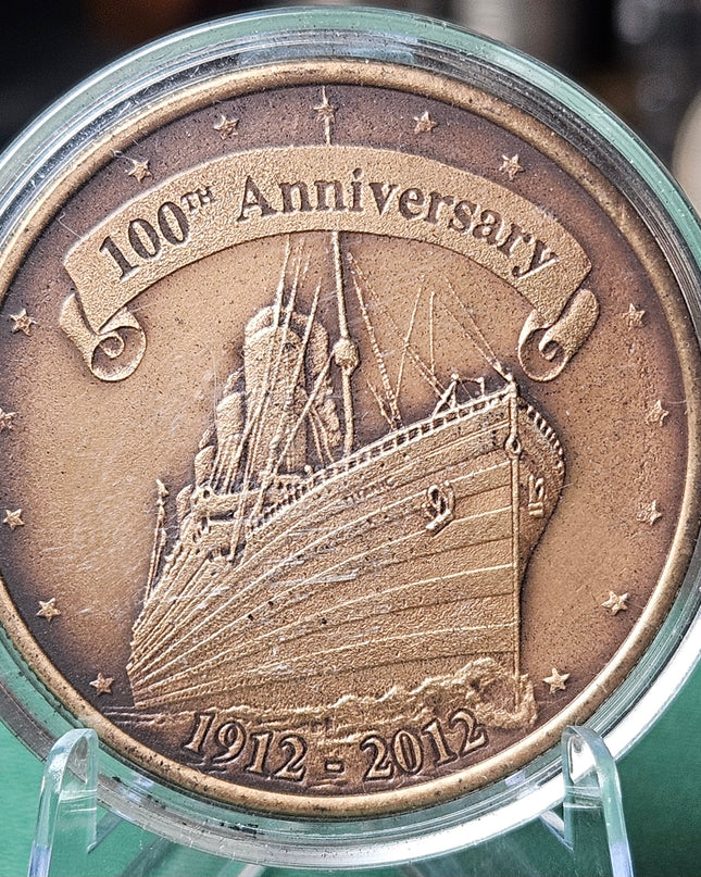 Moneda conmemorativa del Titanic con carbón auténtico de los restos del Titanic