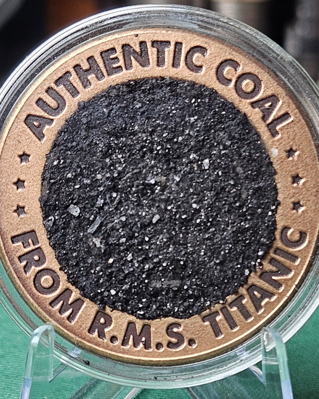 Moneda conmemorativa del Titanic con carbón auténtico de los restos del Titanic
